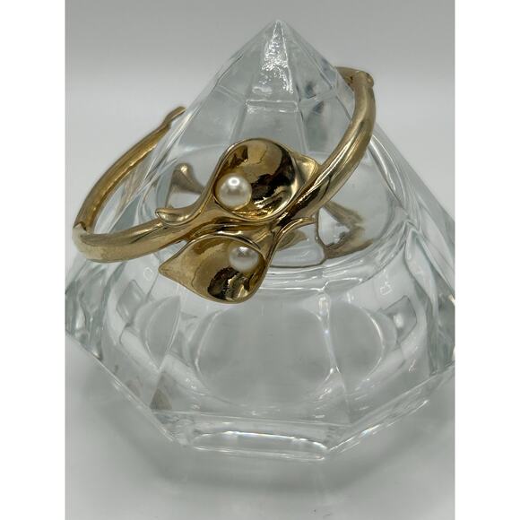 Vintage Avon SH Gold Tone with Faux Pearl Bracelet - Picture 3 of 11